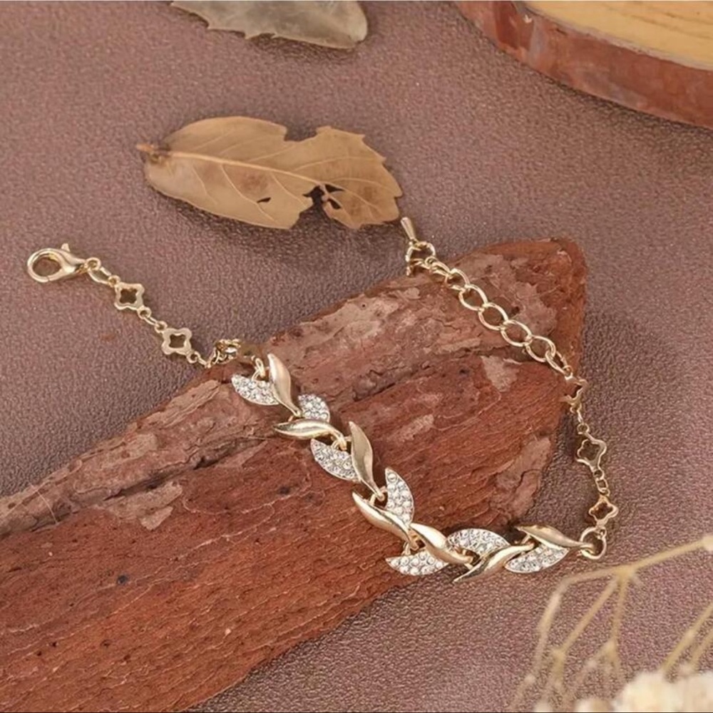 En Leaf Bracelet, European And American Fashion Bridal Jewelry Women Rhinestone - Picture 4 of 5